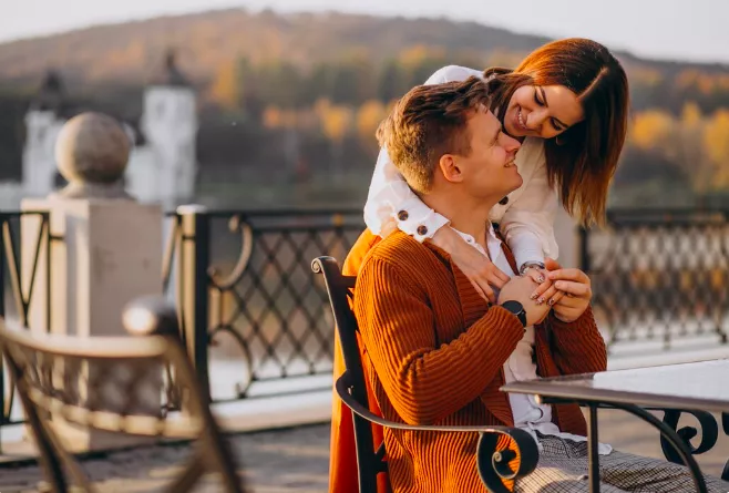 Příběh: Ve čtyřiceti jsem se seznámila s klukem, který je o dvacet let mladší. Miluji ho nade vše, svěřila se Olga (44)