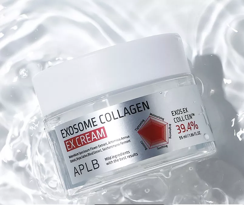 <p><strong>Pleťový krém s kolagenem a exosomy, 299 Kč</strong></p>

<p>Krém&nbsp;doporučený pro každodenní péči o pleť obličeje.&nbsp;Složení přípravku bylo obohaceno o exozomy, které zvyšují účinnost vstřebávání účinných látek do hlubších vrstev pokožky.</p>
