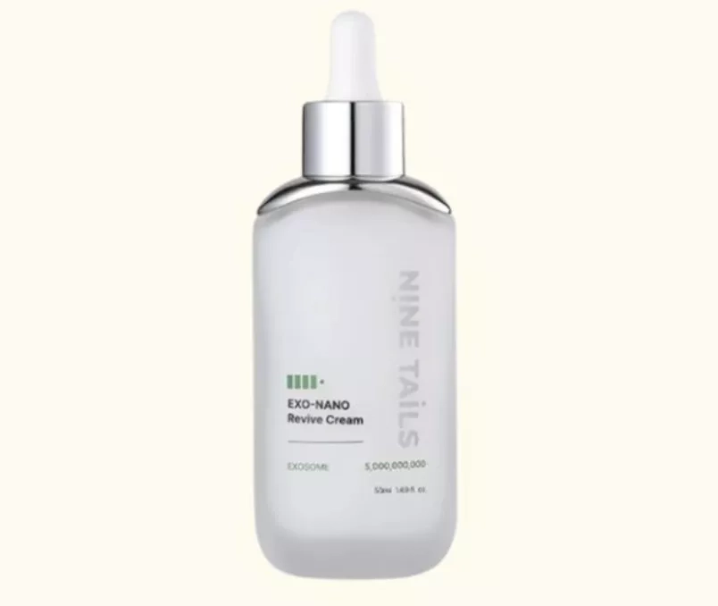 <p>EXO-NANO intenzivní kolagenová nano péče, 2299 Kč</p>

<p>Intenzivní regenerační a zklidňující kolagenový krém, který využívá nano-technologii a exosomy k obnově elasticity, pevnosti a hydratace pleti. Obsahuje nano-exosomy, nano-kolagen, ektoin, Aquatide®, 9 peptidů, ceramidy a víceformovou kyselinu hyaluronovou, díky čemuž působí hluboko v epidermis a poskytuje okamžitý komfort i dlouhodobý anti-aging účinek. Ideální pro suchou, citlivou, stresovanou či stárnoucí pleť.</p>
