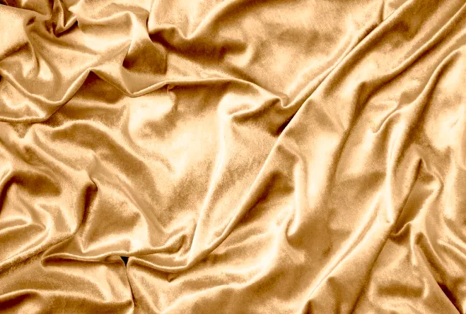 Prvek, který dříve definoval spodní prádlo, se dere do popředí. Vyzkoušejte tento materiál chytře