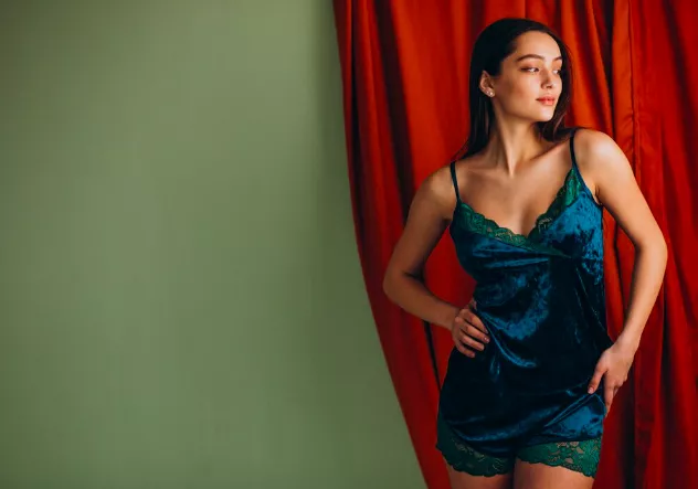 Prvek, který dříve definoval spodní prádlo, se dere do popředí. Vyzkoušejte tento materiál chytře