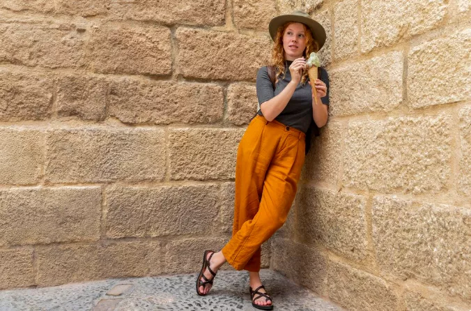 Jsou pohodlné a trendy. Tyto kalhoty sluší všem postavám, přesto se jich mnohé ženy bojí 