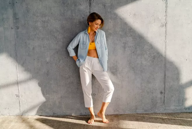 Jsou pohodlné a trendy. Tyto kalhoty sluší všem postavám, přesto se jich mnohé ženy bojí 