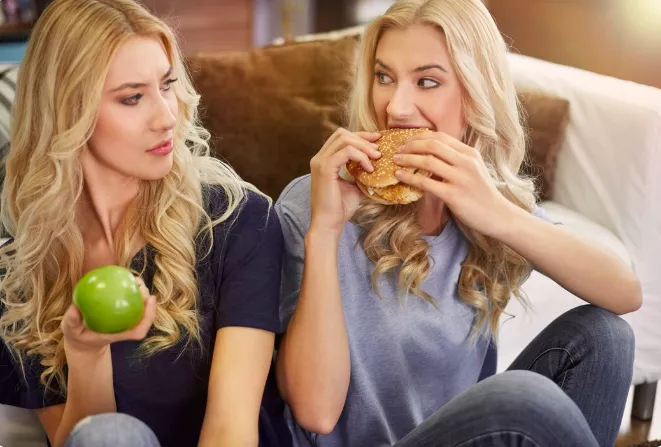 Je vám více než 45 let? Pak rozhodně nejezte tyto potraviny