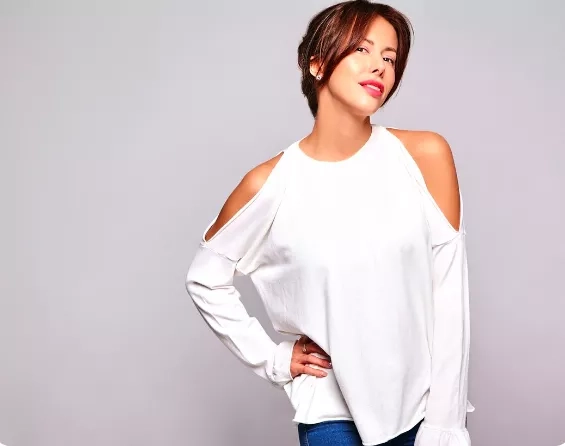 Jaro si žádá více ženskosti. Nosit se budou topy s tímto svůdným detailem