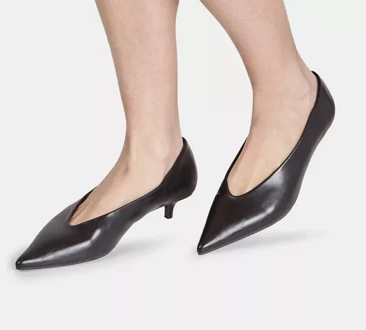 Dámské lodičky s nízkým podpatkem a špičkou