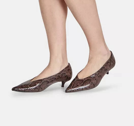 Dámské lodičky s nízkým podpatkem a špičkou, 1299 Kč