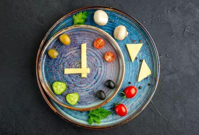 Přerušovaný půst jako pomocník, který ne vždy funguje. Kdo by si měl dát pozor?