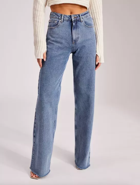 <p>RÆRE by Lorena Rae 1746 Kč</p>
