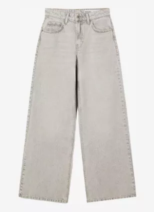 <p>Bershka 799 Kč</p>
