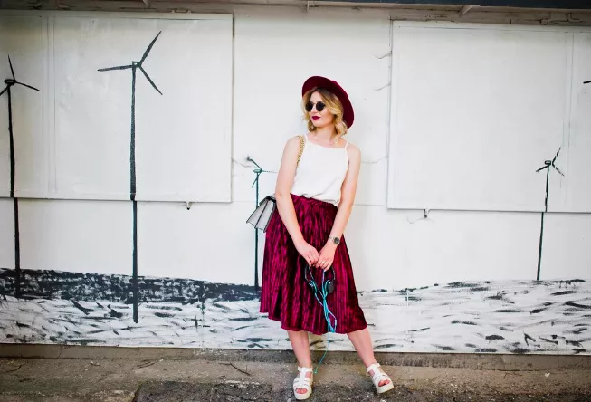 Pro někoho obyčejný, pro ty, co milují módu, naprostým základem jarního šatníku. Bílý top, kousek, který vám nesmí chybět