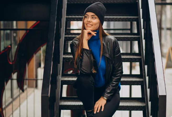 Zahřeje a působí stylově. Koženková bundička jako trend, který vám na jaře nesmí chybět. Vede černá, vínová a hnědá