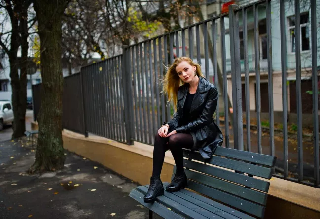 Zahřeje a působí stylově. Koženková bundička jako trend, který vám na jaře nesmí chybět. Vede černá, vínová a hnědá