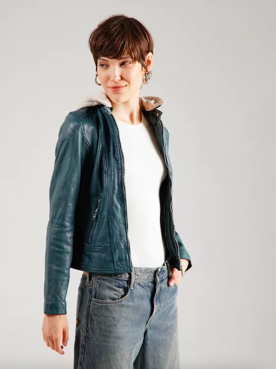 <p>Maze 4699 Kč</p>
