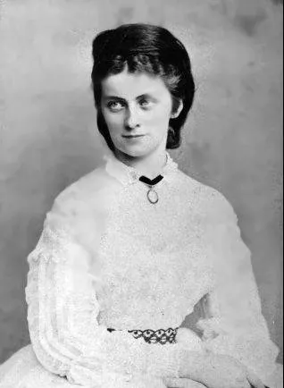 <p>Princezna Ludovika Bavorská se svými dětmi. Vlevo je Žofie ještě jako dítě.</p>
