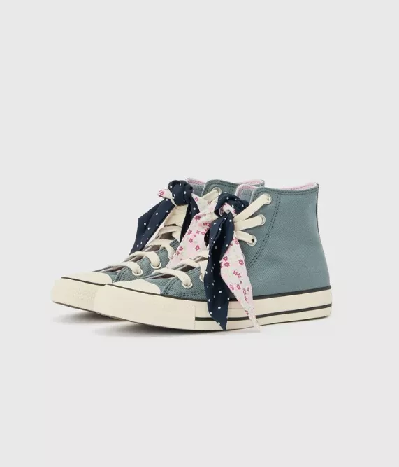 Plátěné tenisky s mašlemi, Converse, 2 020 Kč