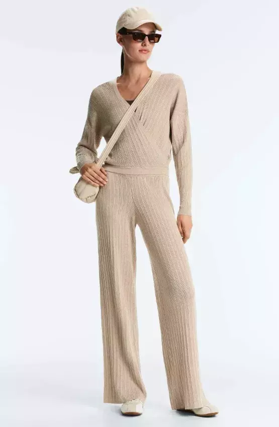 Strukturovaný svetr, OYSHO, 1 199 Kč