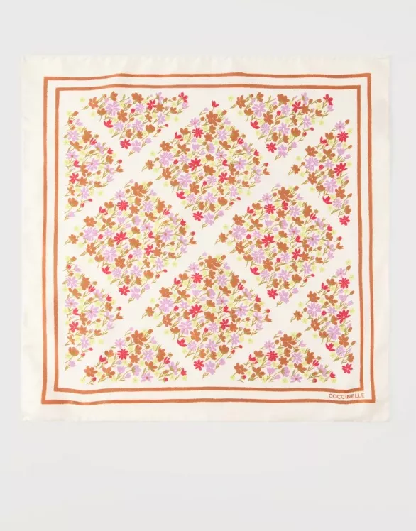 Květovaný šátek, Coccinelle, 1 800 Kč