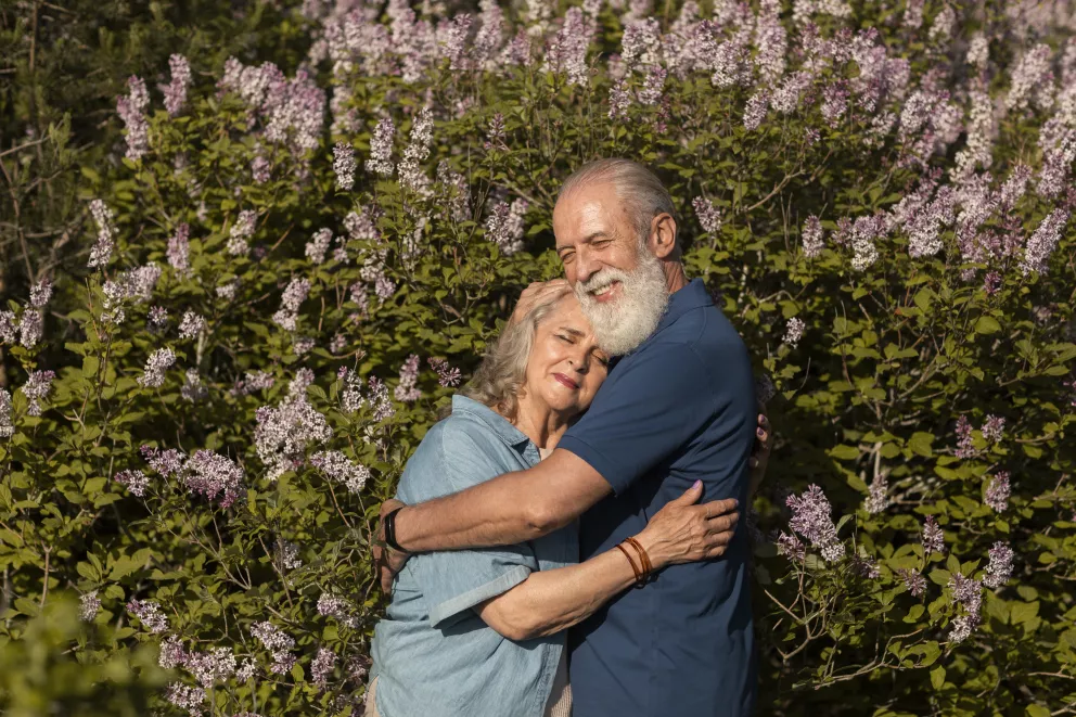 zamilovaný starší pár