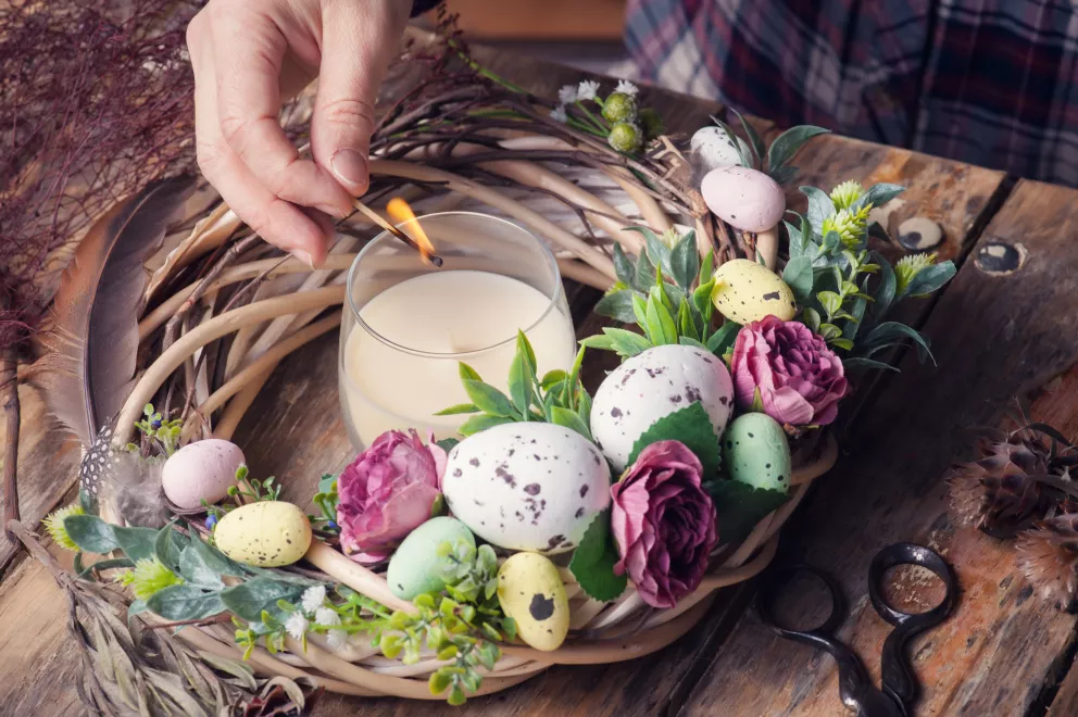 jarní věnec se svíčkou