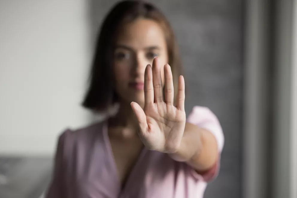 žena se brání násilí