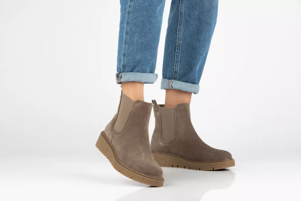 ohrnuté džíny a perka