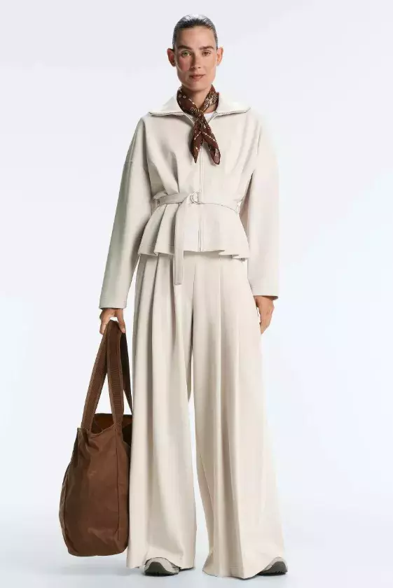 Lehká bunda, OYSHO, 1 599 Kč