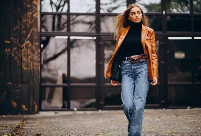 Dlouhé rovné džíny jako nesmrtelný trend žen, které ví, co jim sluší