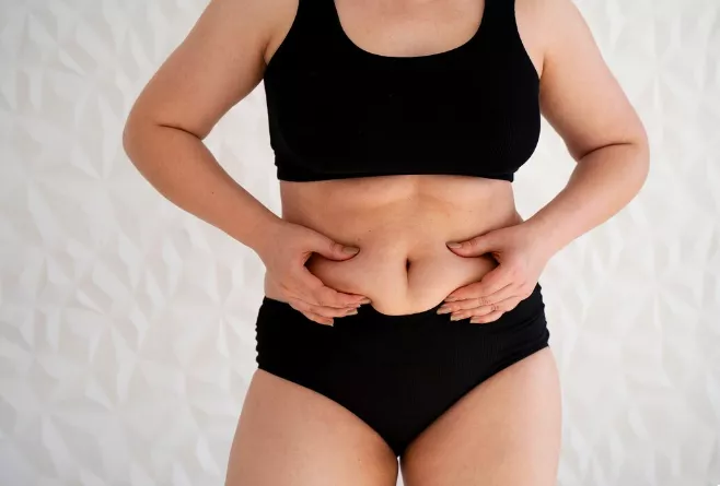 Příliš mnoho sladkostí nebo příliš mnoho stresu? Jak vypadá stresové břicho a jak ho poznáte?