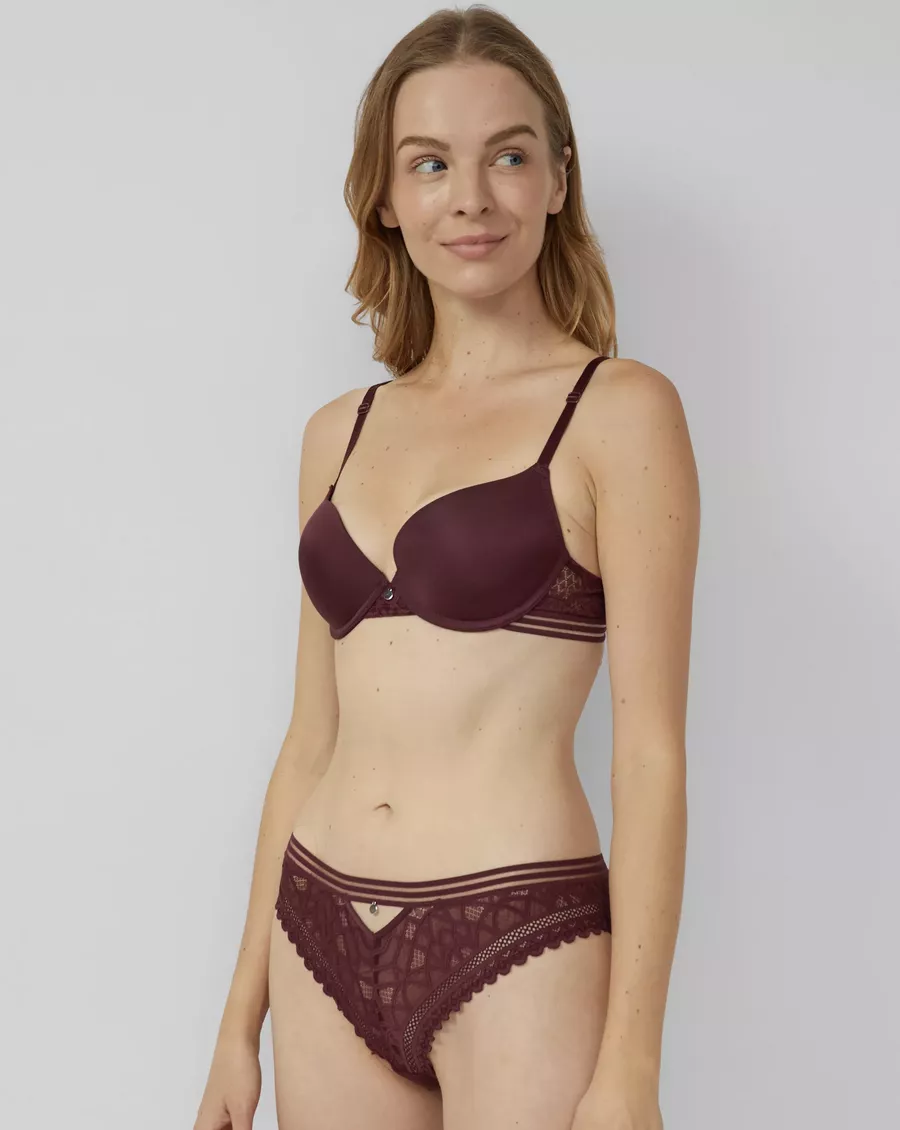 žena ve spodním prádle