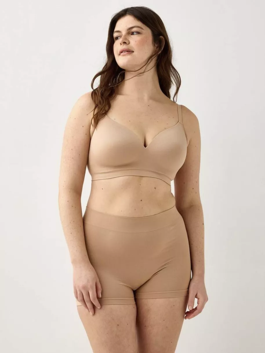 žena ve spodním prádle