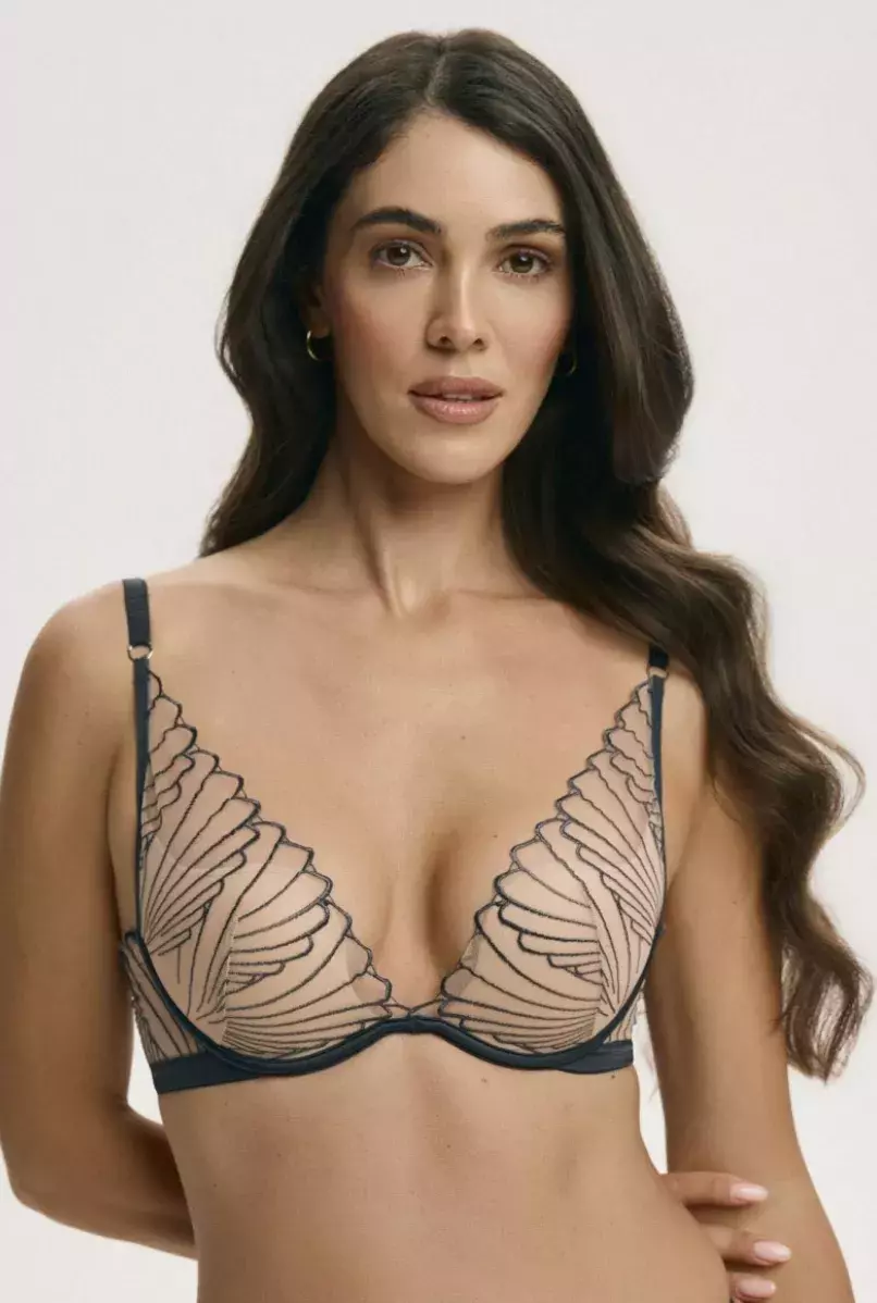 žena ve spodním prádle