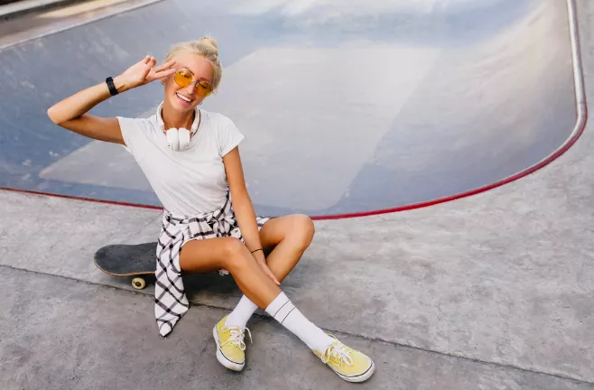 Sbohem bílým teniskám. Tohle jsou barevné tenisky, které jsou na jaře nejvíce trendy a vy je musíte mít