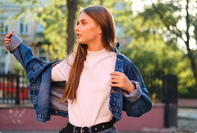 Je obyčejné a nevyčnívá, přesto se bez něj neobejde žádná trendy žena. Bavlněné tričko jako základ vašeho šatníku