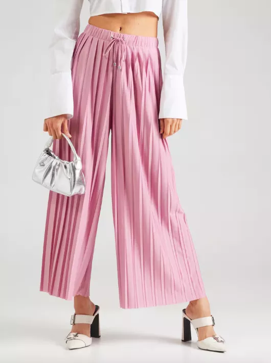 <p>ABOUT YOU 800 Kč</p>
