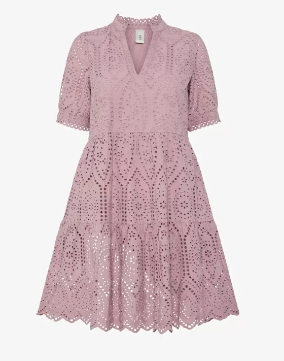 Růžové šaty s madeirou, YAS, 1 526 Kč