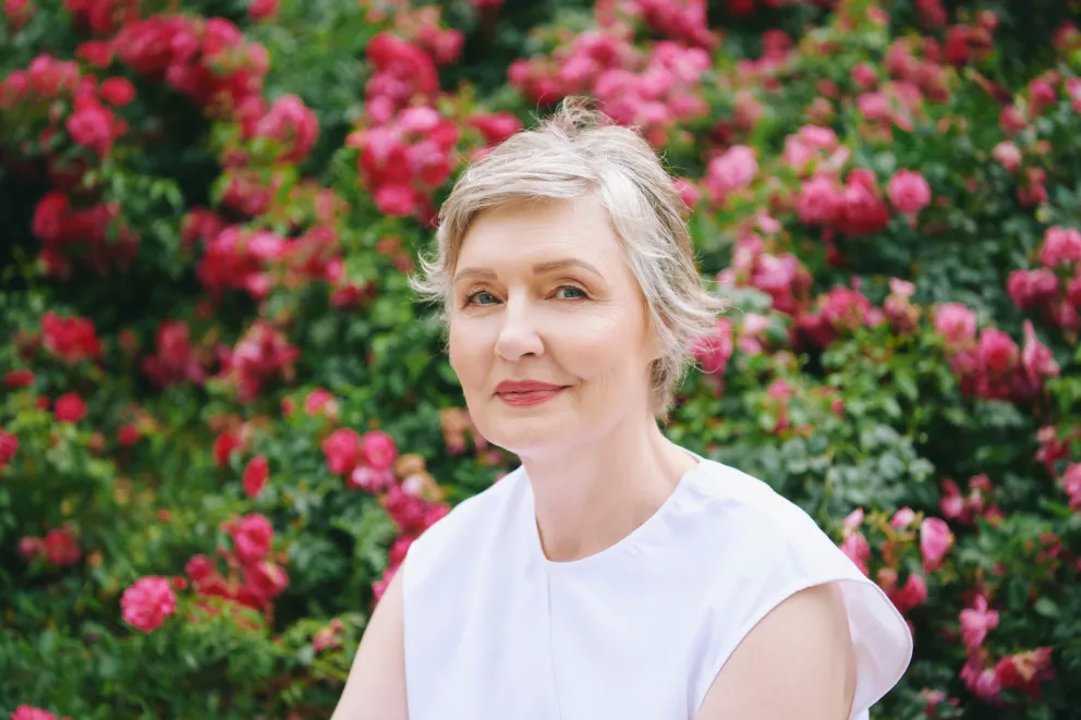 žena krátké vlasy