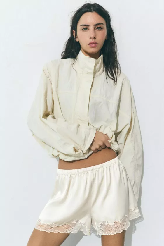 Saténové šortky, PULL&BEAR, 649 Kč