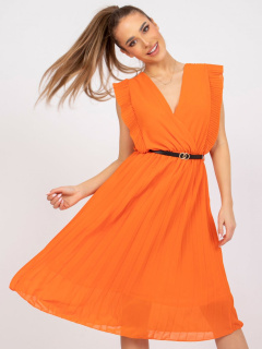 Oranžové šaty se stejně jako další teplé zářivé barvy hodí pro podzimní typ.