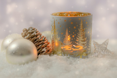 Zapalte vonné svíčky, které vytvoří tu pravou vánoční atmosféru.