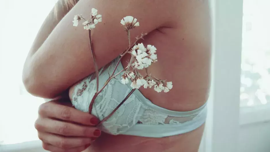 Každá pátá žena by svým dětem neřekla, že má rakovinu prsu. Psycholožka varuje, že lež může způsobit trauma