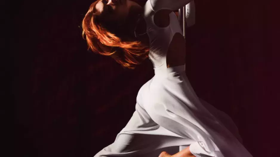 Tanec u tyče: Podívaná pro pány, nebo zábavný sport?