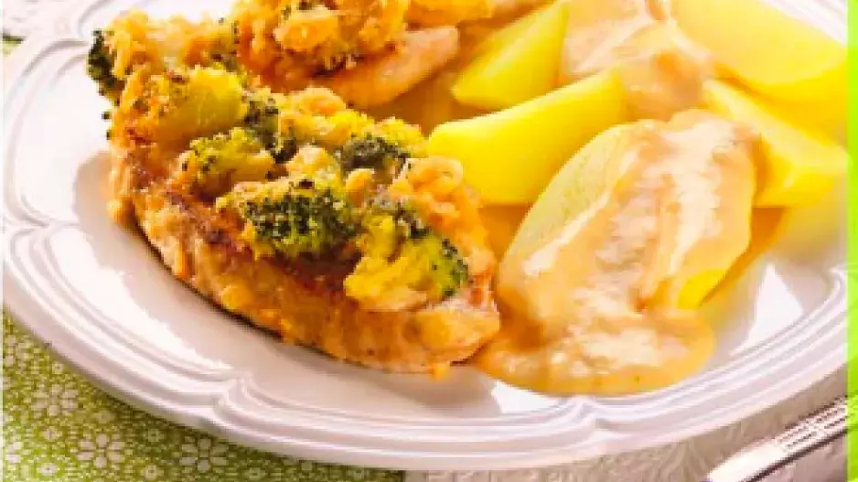 Tip na nedělní oběd: Zapečená cuketová polévka a krůtí prsa v brokolicové krustě