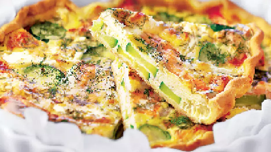 Zeleninový koláč s lososem a se smetanou