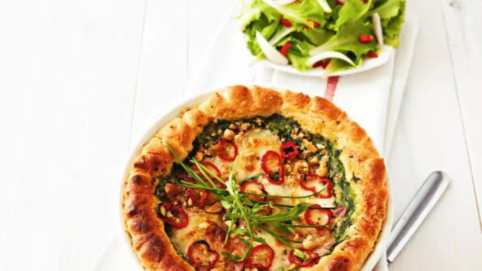 Masový koláč s pikantní náplní