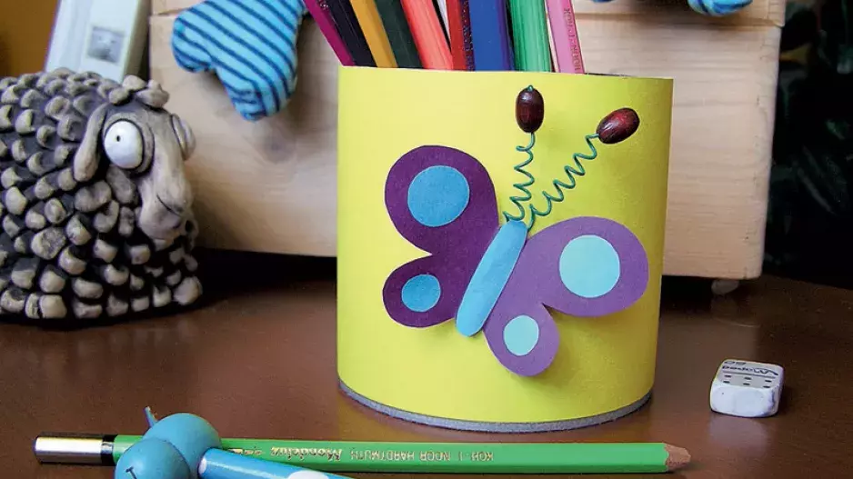 Motýlí dóza na pastelky