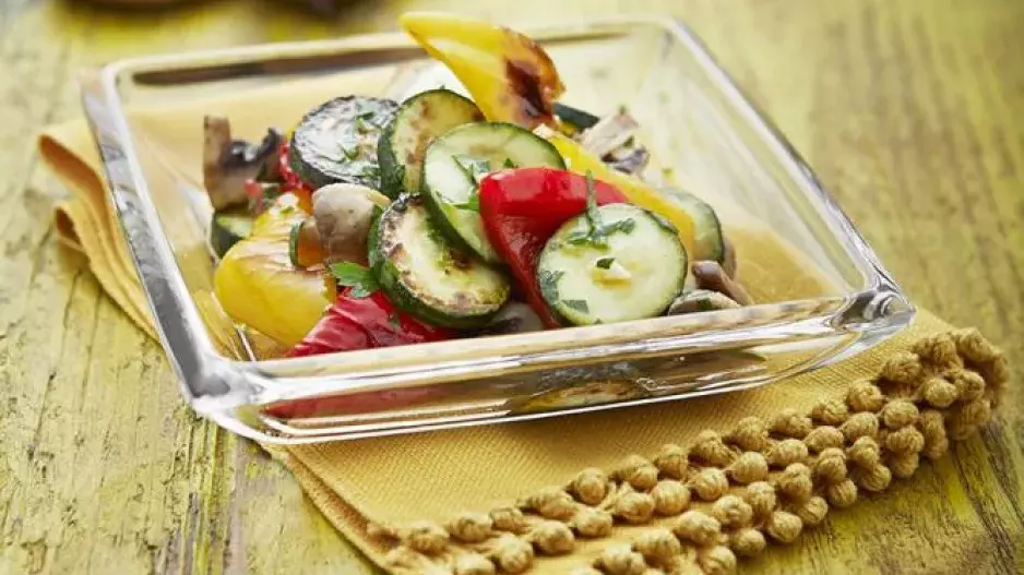 Salát z restované zeleniny