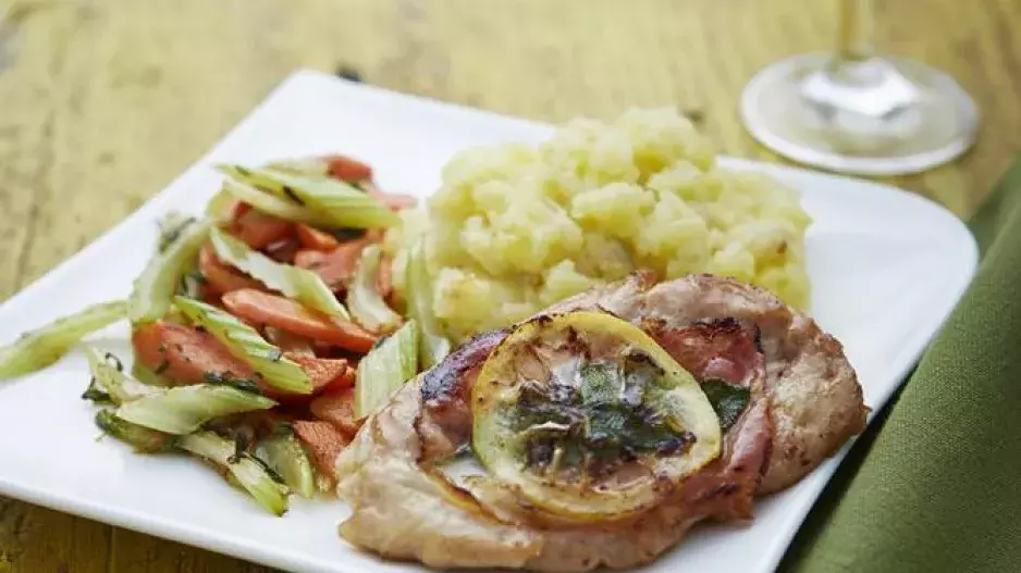 Krůtí steak na šalvěji s parmskou šunkou