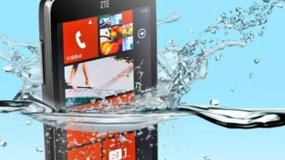 Poradna: Jak zachránit utopený mobil