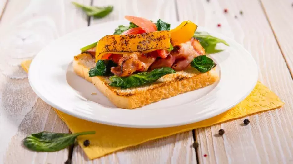 Toustování 1: Toust se slaninou a špenátem